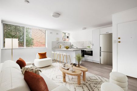 Renovated, Tranquil And Secure In Prestigious Locale - Photo 5