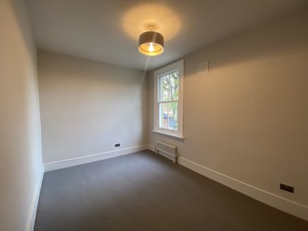 3 Bed Flat, Hendrick Avenue, SW12 - Photo 3