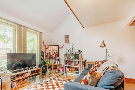 1 bedroom Flat To Let - Photo 2