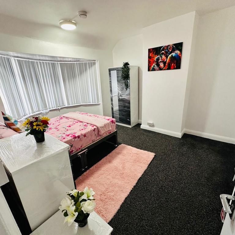1 bedroom in a house share to rent - Photo 1