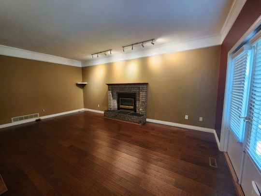 Beautiful Four Bedroom Single Family Home in Cloverdale with Yard - Photo 1
