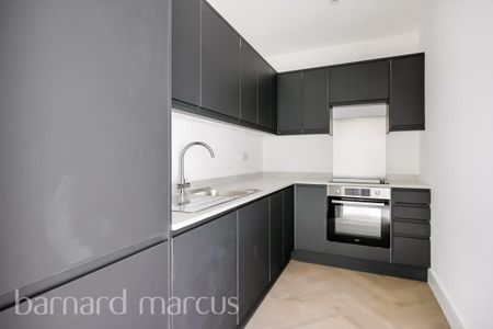 High Street - Photo 2