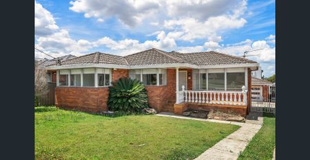 Tidy Three Bedroom Home in a Great Location! - Photo 4