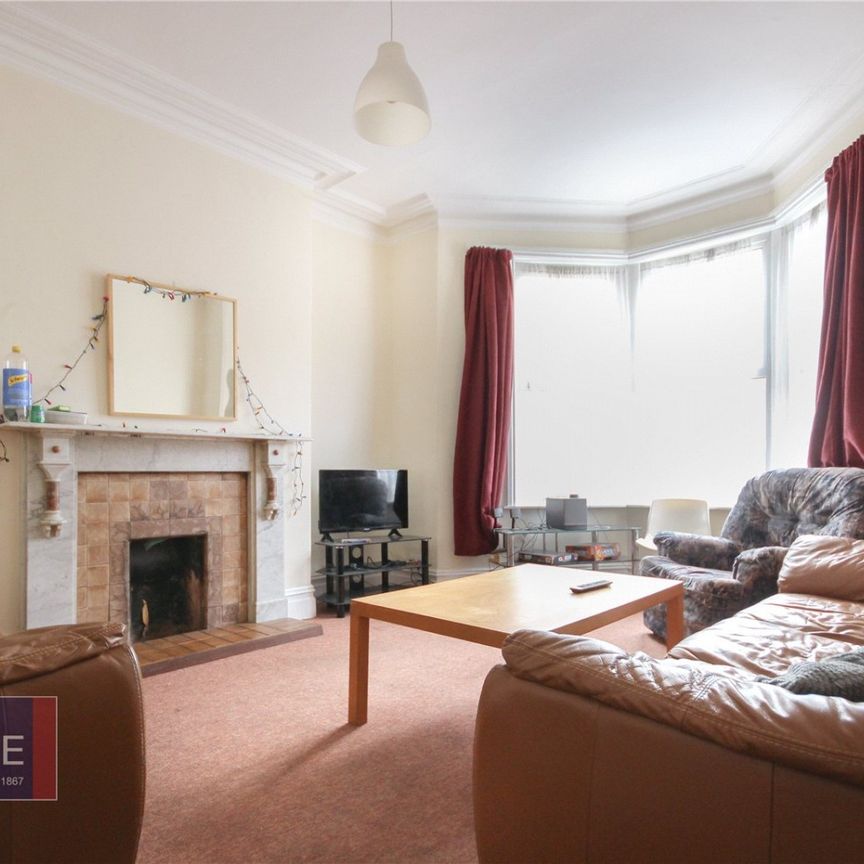 Cricklade Road, - Photo 1