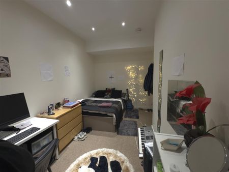 Royal Park Grove, Hyde Park, Leeds, LS6 1HQ - Photo 3