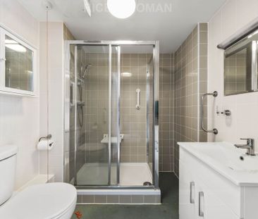 2 Bedroom Apartment, Gibson Court – Hinchley Wood - Photo 3