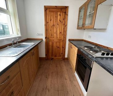 Partly Furnished 2 Bedroom Mid Terrace - Photo 2