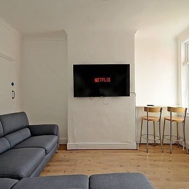 4 Bed Terraced House, Edmund Road, S2 - Photo 1