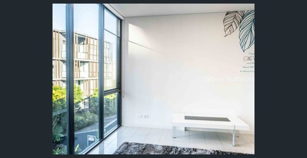 Spacious size 1 bedroom 1 carspace with study in HEART of Zetland - Photo 1