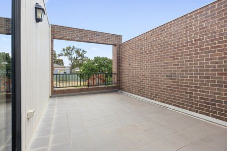 Easy Living in the Heart of Flora Hill - Photo 5