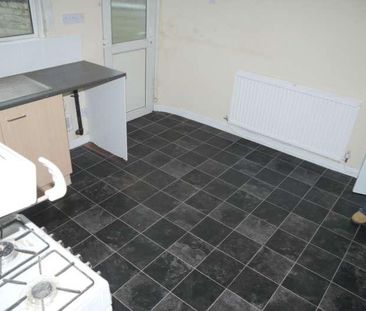 2 bedroom end of terrace house to rent - Photo 6