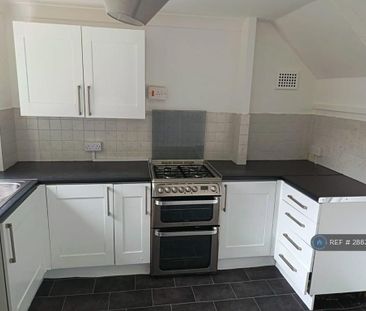 2 bedroom semi-detached house to rent - Photo 6
