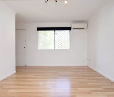 MODERN COMFORT MEETS EVERYDAY CONVENIENCE - WELCOME TO 5/4 LAMINGTO... - Photo 6