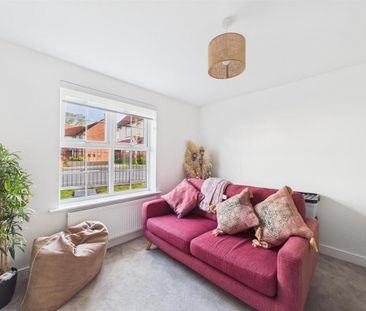 4 bedroom detached house to rent - Photo 2