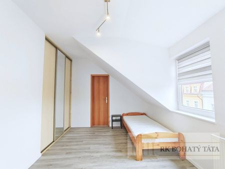 Pronájem bytu 4+1 107 m² - Fotografie 2