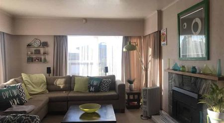 Enticing Family Home - Photo 4