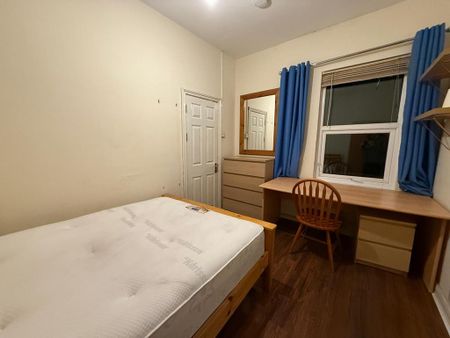 4 bedroom terraced house to rent - Photo 2