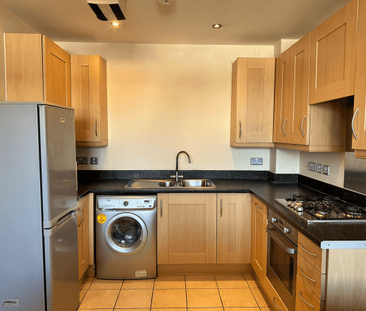 Romford Road, London, E15 - Photo 2