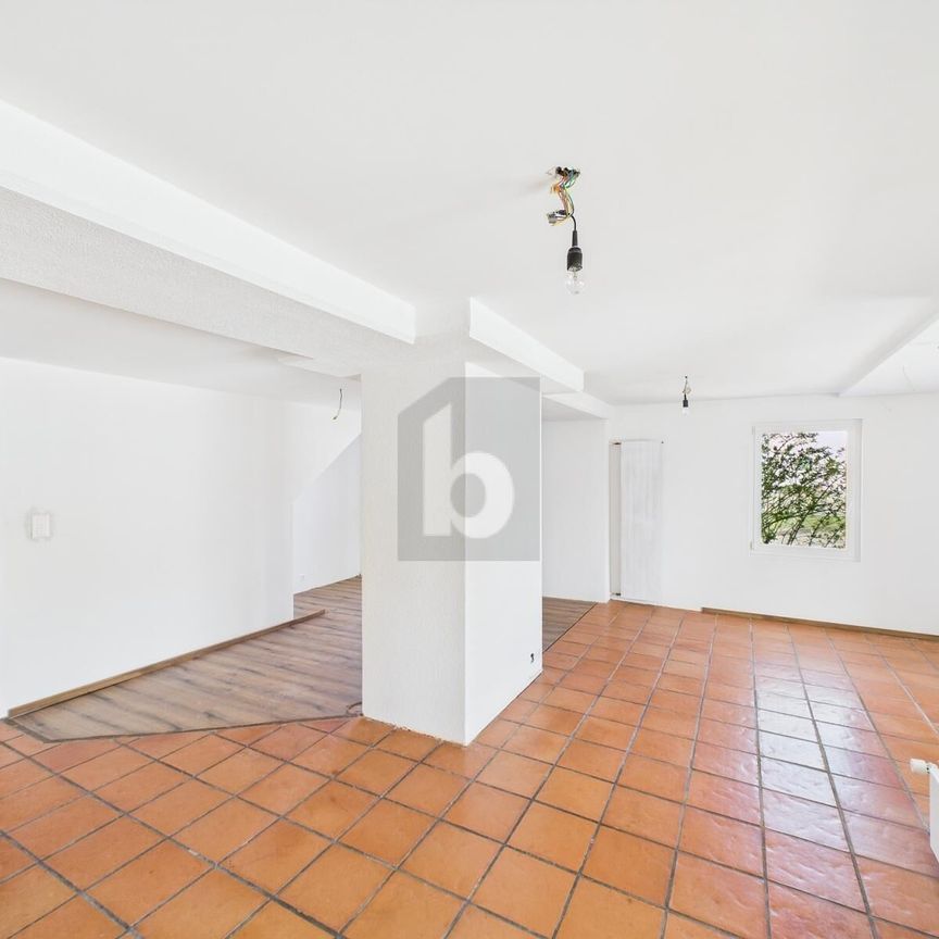 FRESHLY RENOVATED WITH A LARGE BALCONY - Foto 1
