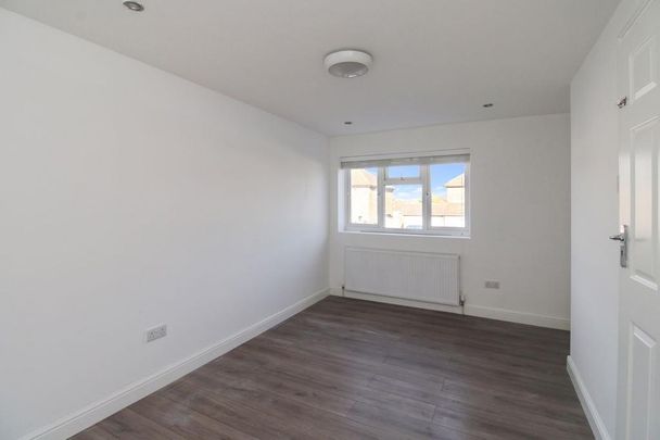 5 bedroom semi-detached house to rent - Photo 1