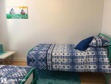 Modern Unit With A View - Photo 3