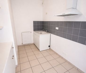 Location Appartement 4 pièces 79m² ROMANS SUR ISERE 26100 - Photo 4