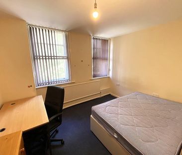 4 bedroom flat to rent - Photo 6