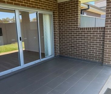 Modern home - Walk to Westfield Sports & Shops - Photo 2