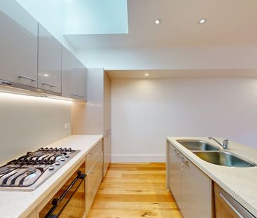 Spacious Carlton Home in the Heart of the University Precinct - Photo 4