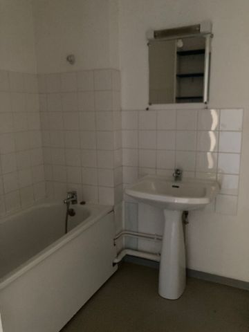 Location Appartement 3 pièces 69m² BESANCON 25000 - Photo 2