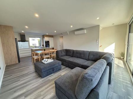 Fully furnished 3 Bed 3 Bath short term available - Photo 2