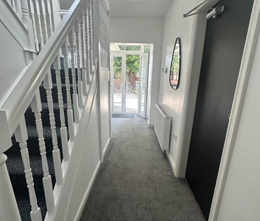 8 Bed Bungalow, Harlaxton Drive, NG7 - Photo 5