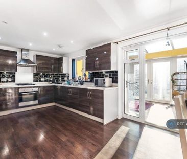 4 bedroom detached house to rent - Photo 6