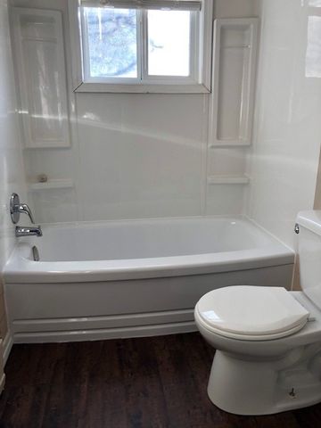 1 BDRM/1 BATH - 422 4TH AVE N - Available MAR 1 - Photo 5