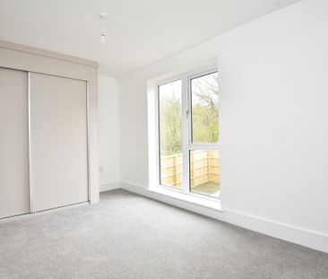 2 bedroom semi-detached house to rent - Photo 3