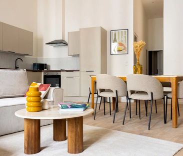 Location Appartement 4 pièces 86m² MARSEILLE 6ème - Photo 3
