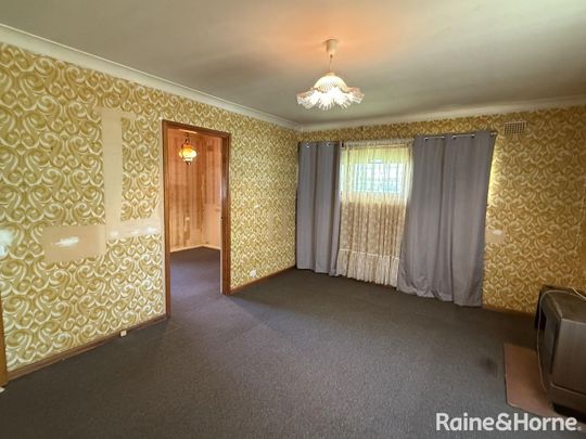 Family Home Close to Orange Home Maker Centre - Photo 1