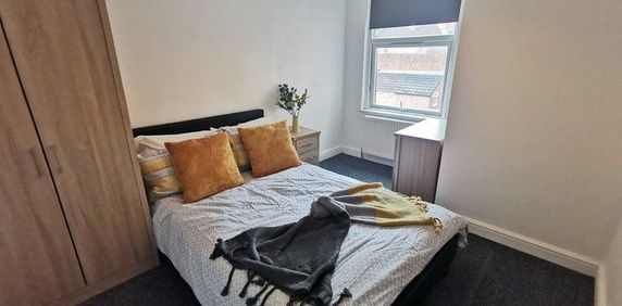 1 bedroom in a house share to rent - Photo 2
