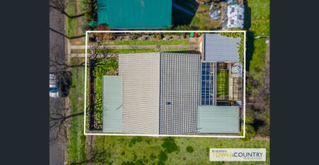 CHARMING 3 BEDROOM FAMILY HOME - Photo 4