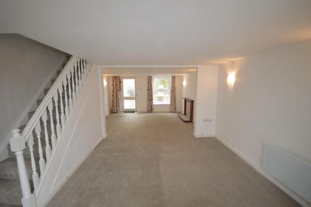 2 bedroom terraced house to rent - Photo 1