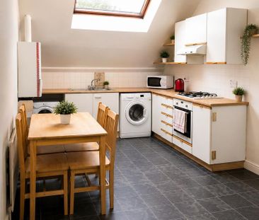3 bedroom flat to rent - Photo 4