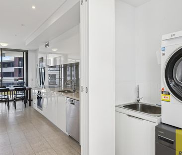 Spacious Furnished Apartment - Photo 6