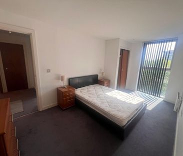 2 bedroom Flat To Let - Photo 4