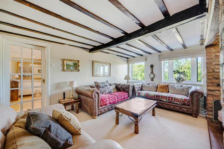 4 bedroom detached house to rent - Photo 2