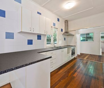 Coastal Charm Meets Everyday Comfort - Photo 2