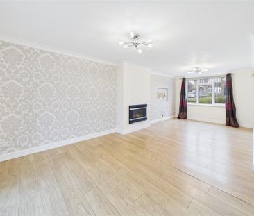 3 bedroom Semi-detached house to rent - Photo 2