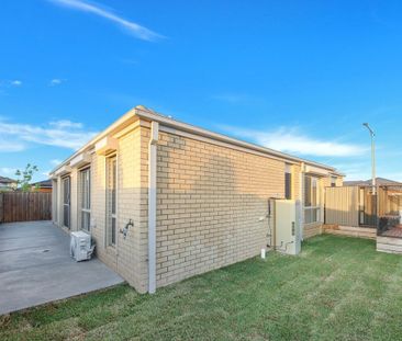 Modern 3 Bedroom Home in Tarneit - Photo 3