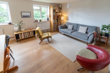 2 Bed Flat, Colin Court, SE6 - Photo 2