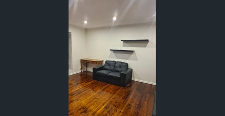 Stunning 2 bedroom solid brick unit - quiet location and 5 minutes to the beach and close to transport to city - Photo 3