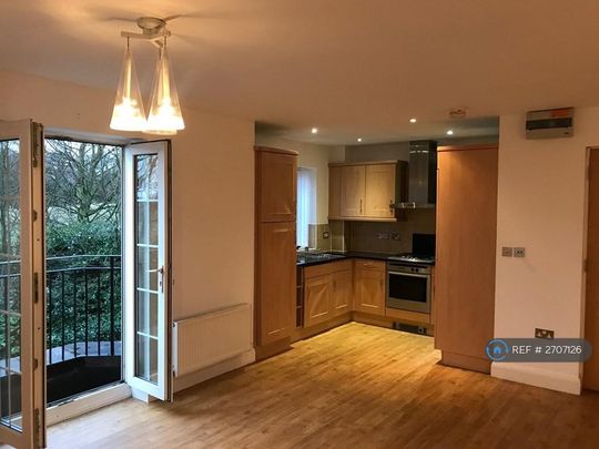 2 bedroom flat to rent - Photo 1